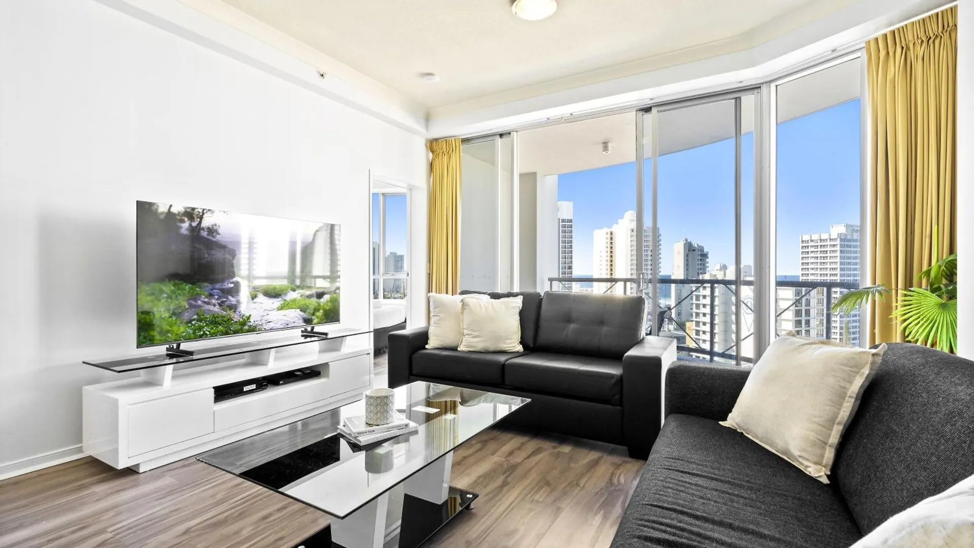 Chevron Renaissance - 3 Bedroom Apartments - Q Stay Gold Coast