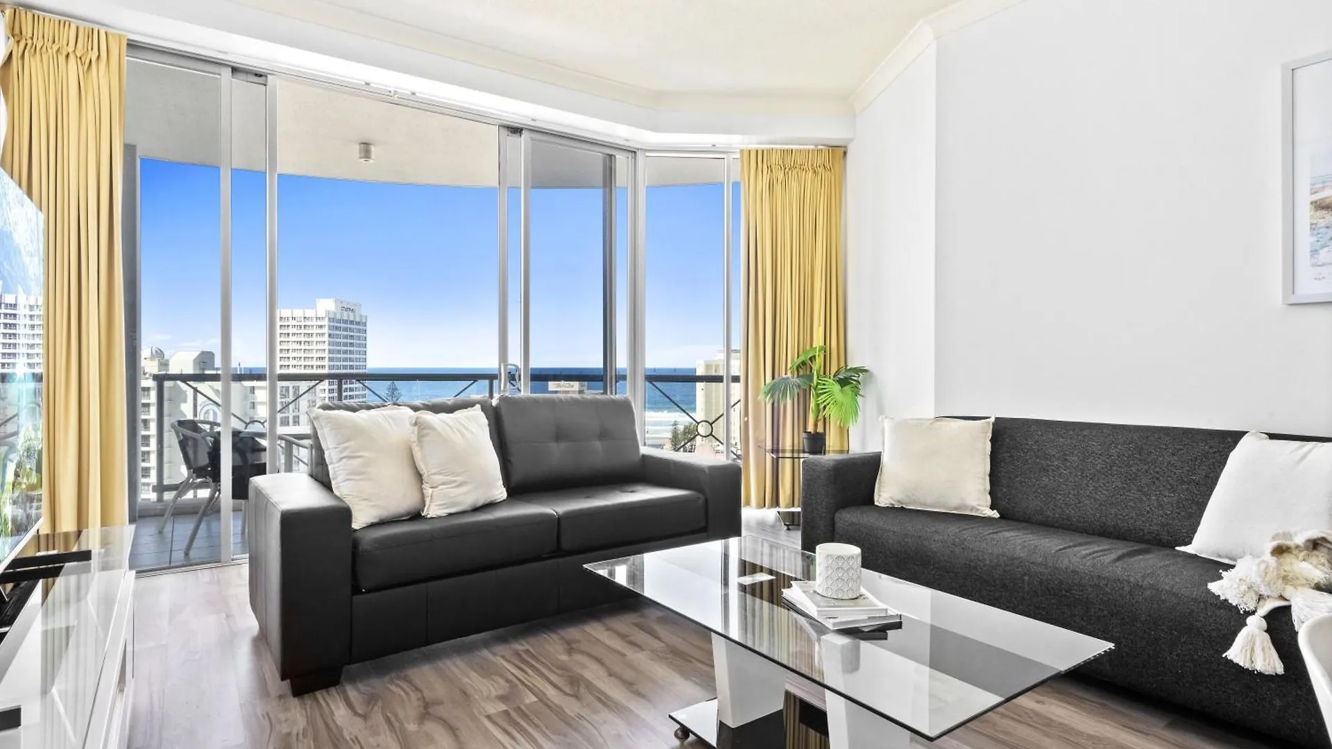 Chevron Renaissance - 3 Bedroom Apartments - Q Stay Gold Coast